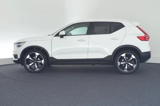 Volvo XC40 – thumbnail 2