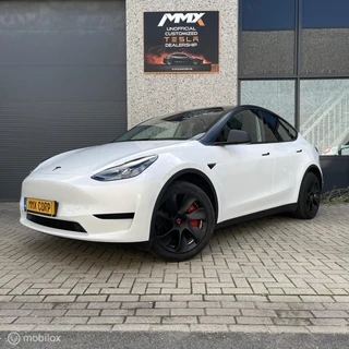 Tesla Model Y – thumbnail 1