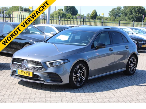 Mercedes-Benz A-Klasse 180 AUT7 AMG LINE NIGHT PAKKET PANORAMADAK SFEER CARPLAY <<NL AUTO>>