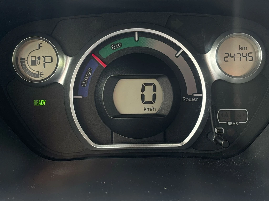 Peugeot iOn – foto 15