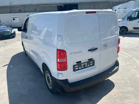 Opel Vivaro 1.5 Diesel 120 euro 6 airco 3 PERS