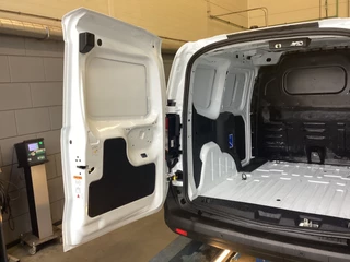 Ford Transit Courier – thumbnail 37