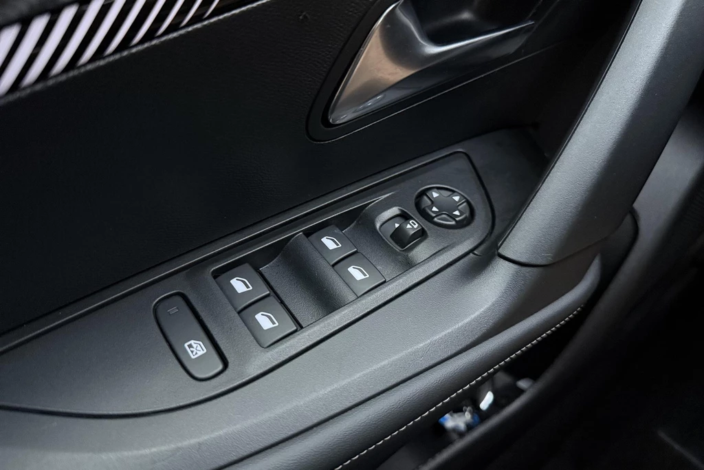 Peugeot e-2008 – foto 19