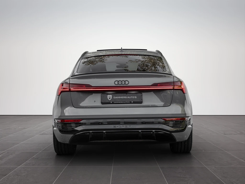 Audi Q8 Sportback e-tron – foto 5