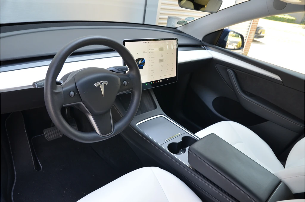 Tesla Model Y – foto 11