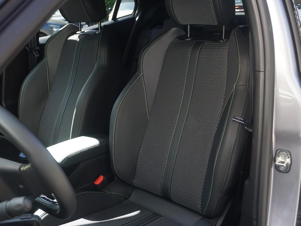 Peugeot e-2008 – foto 12