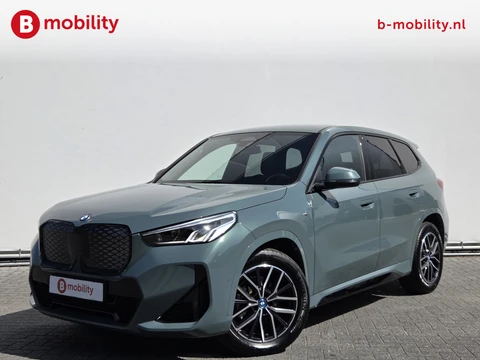 BMW iX1 eDrive20 67 kWh M-Sport SOH 99% Driving Assist. Plus | Sportstoelen | Park Assist | Leer | Adaptive Cruise Control | DAB | NL Auto! | Achteruitrijcamera