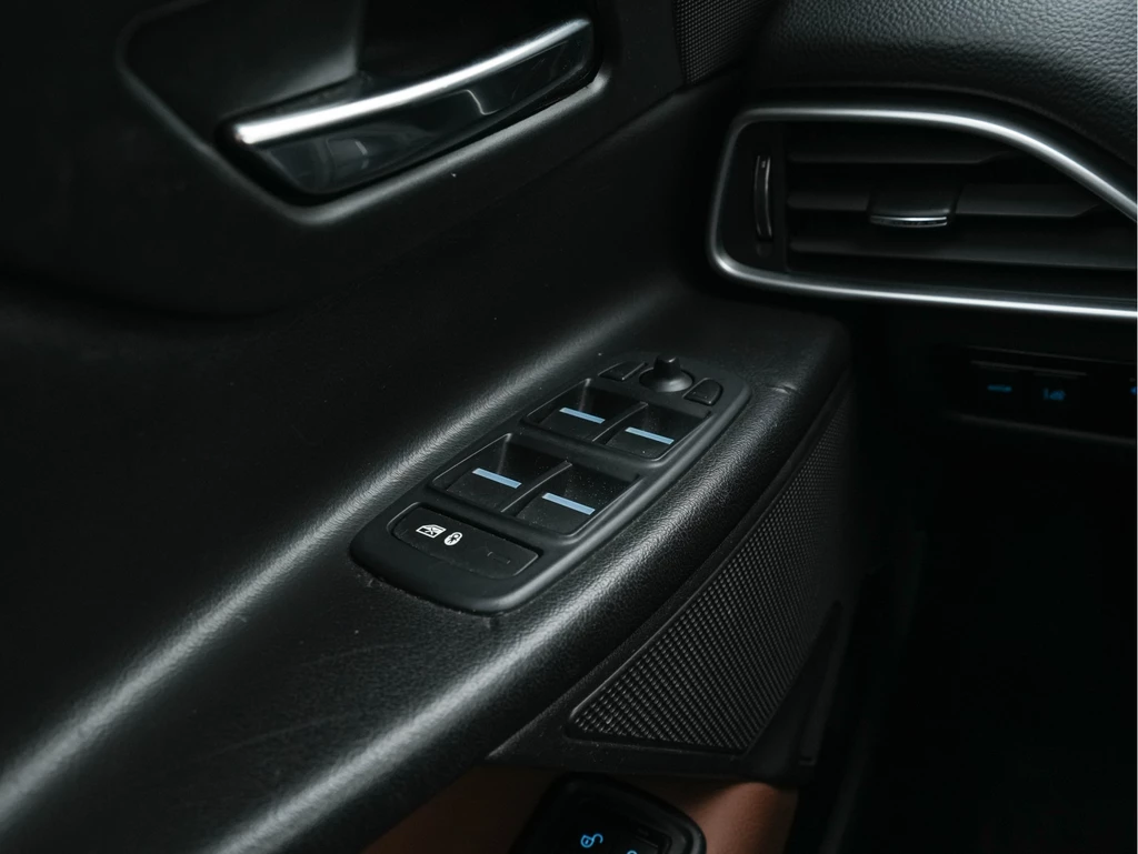 Jaguar XE – foto 19