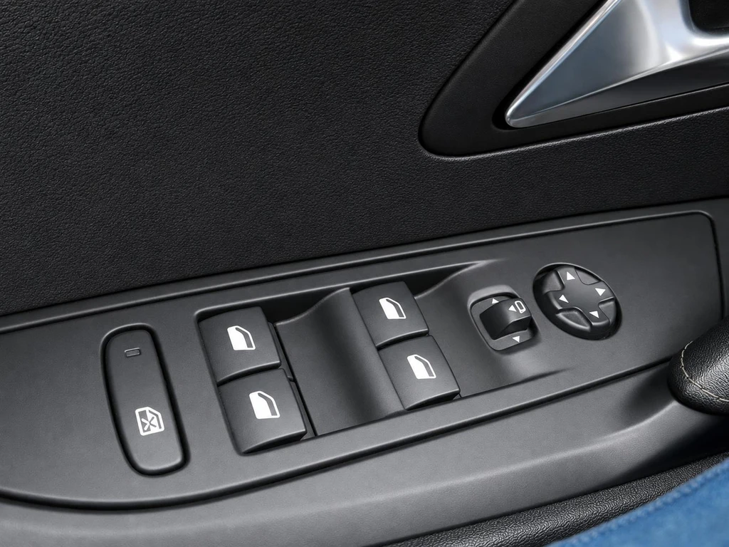 Peugeot 208 – foto 12
