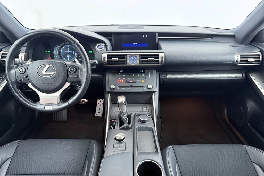 Lexus IS – foto 16