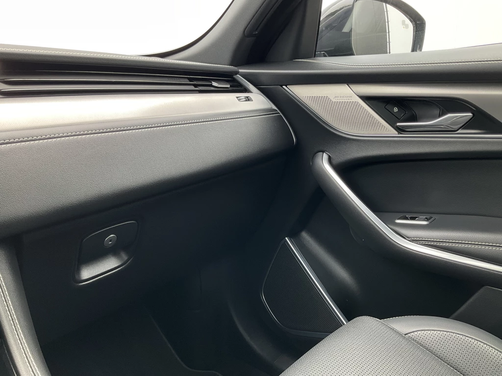 Jaguar F-PACE – foto 40