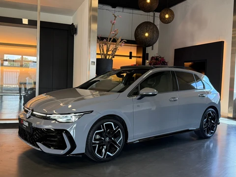 Volkswagen Golf 1.5 eTSI R-Line 8.5 Facelift Panorama ACC Camera