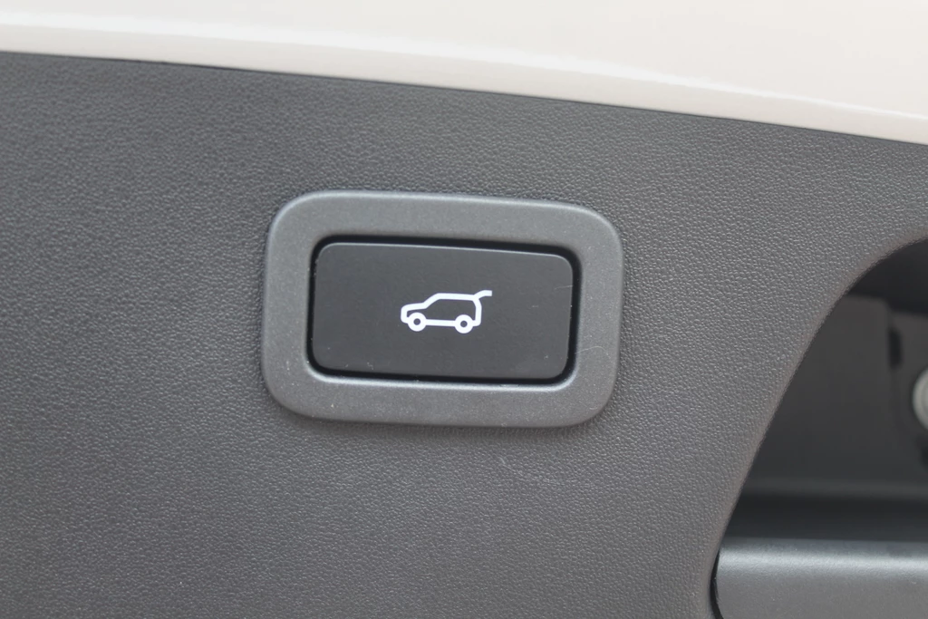 Jaguar E-PACE – foto 33