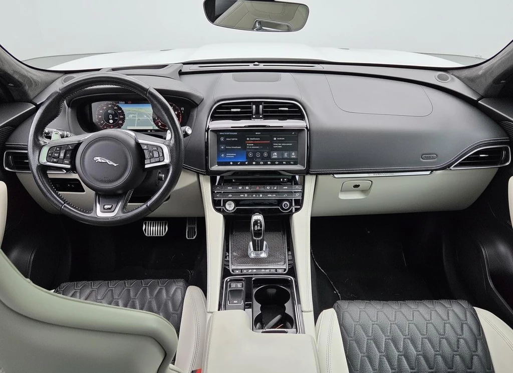 Jaguar F-PACE – foto 11