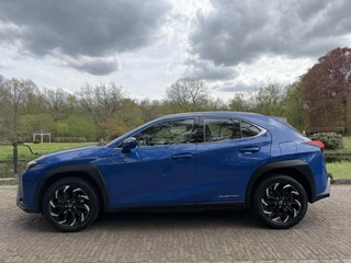 Lexus UX – thumbnail 2