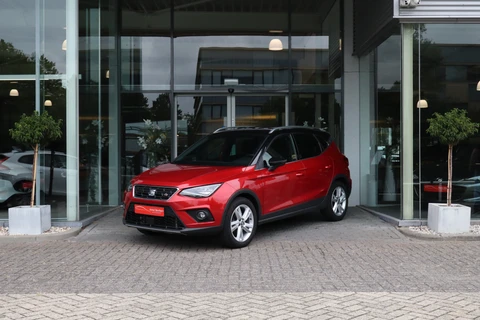 SEAT Arona 1.0 TSI FR Business Intense Plus Automaat / Virtual Cockpit / Trekhaak / LED / Camera / Cruise