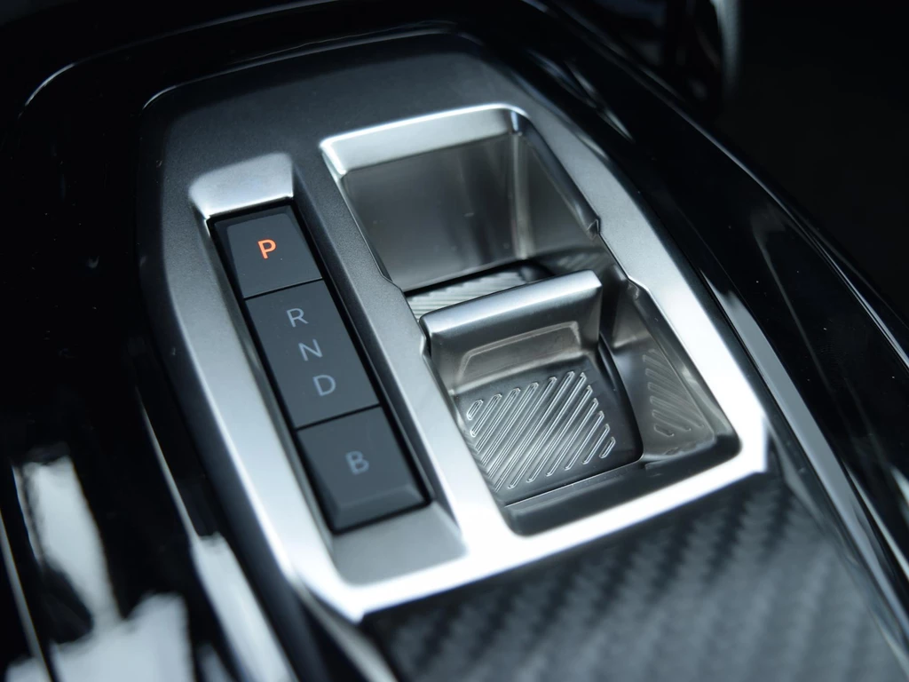 Peugeot e-2008 – foto 15