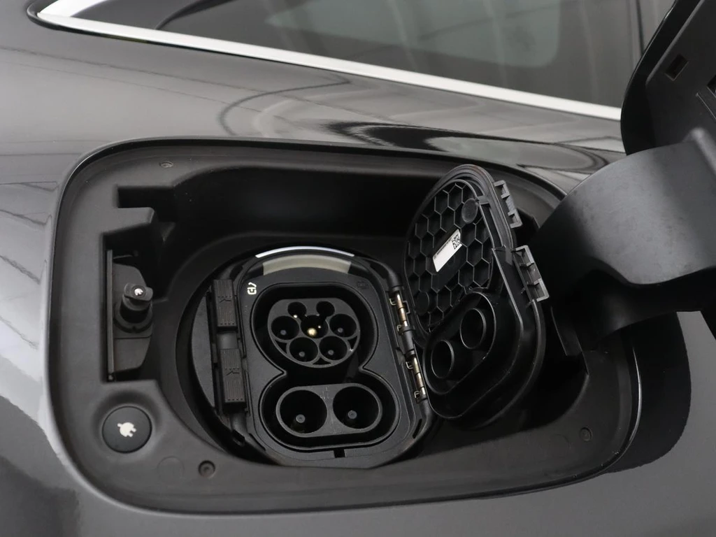 Mercedes-Benz EQC – foto 18