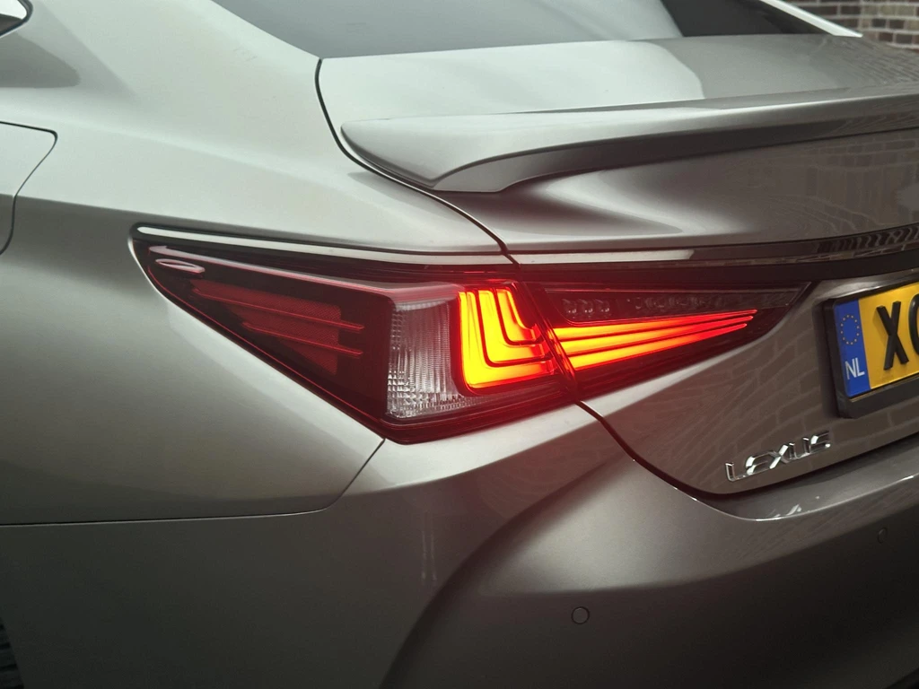 Lexus ES – foto 24