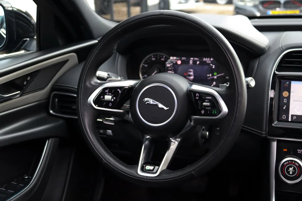 Jaguar XE – foto 21