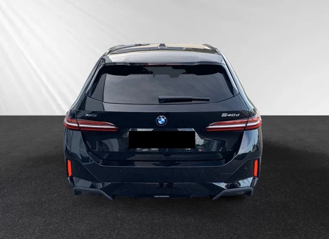 BMW 5 Serie Touring 540d xDrive 286 PK M-Sport ACC Head-Up Trekhaak Bowers Wilkins Stoelkoeling Stuurverwarming Standkachel