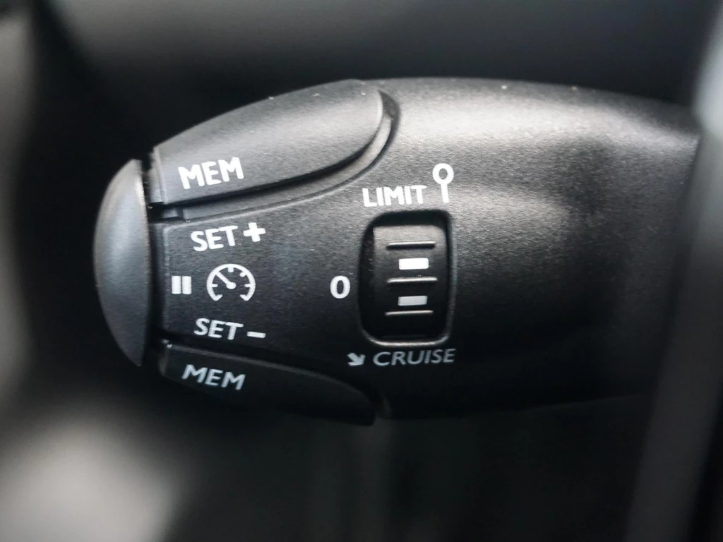 Peugeot e-208 – foto 20