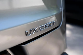 Lexus UX – thumbnail 20