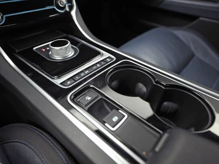 Jaguar XE – thumbnail 25