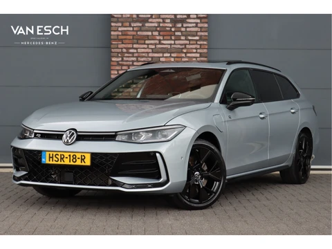 Volkswagen Passat Variant 1.5 eHybrid R-Line Edition | ACC | Panoramadak | Harman&Kardon | Massage | HUD | Trekhaak | iQ.Light | Stoelverwarming V+A | Zonnerollo's |