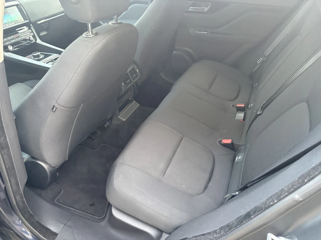 Jaguar F-PACE – foto 11