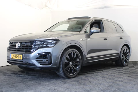 Volkswagen Touareg 3.0 TDI R-Line |Pano|Trekhaak|Achterbank verw.|