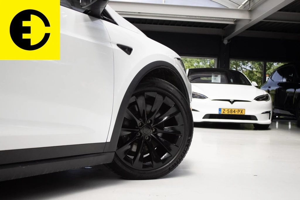 Tesla Model X – foto 17