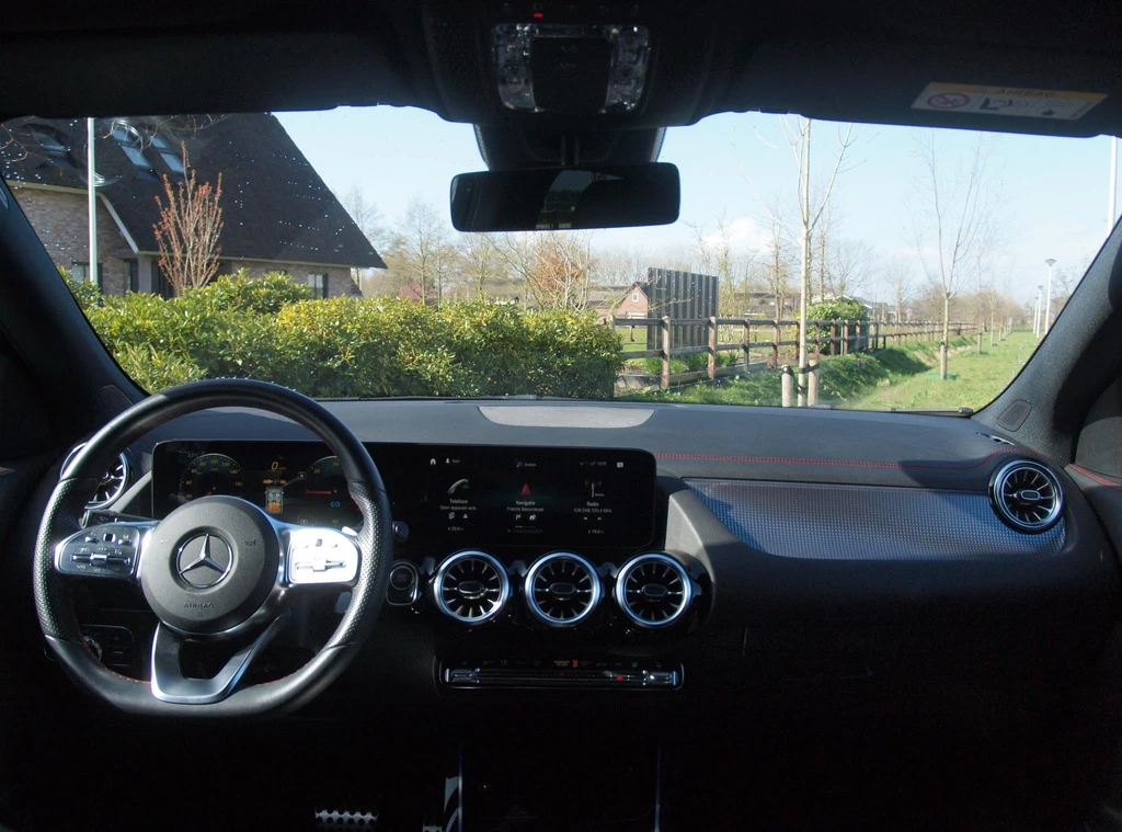 Mercedes-Benz EQA – foto 16