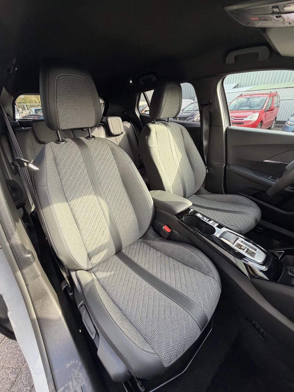 Peugeot e-2008 – foto 11