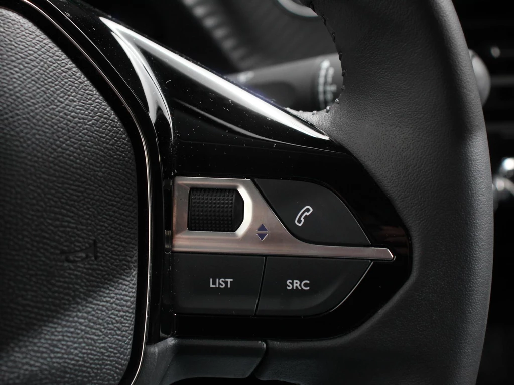 Peugeot e-208 – foto 13