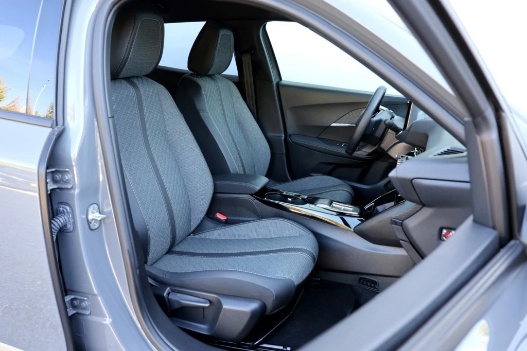 Peugeot e-2008 – foto 12