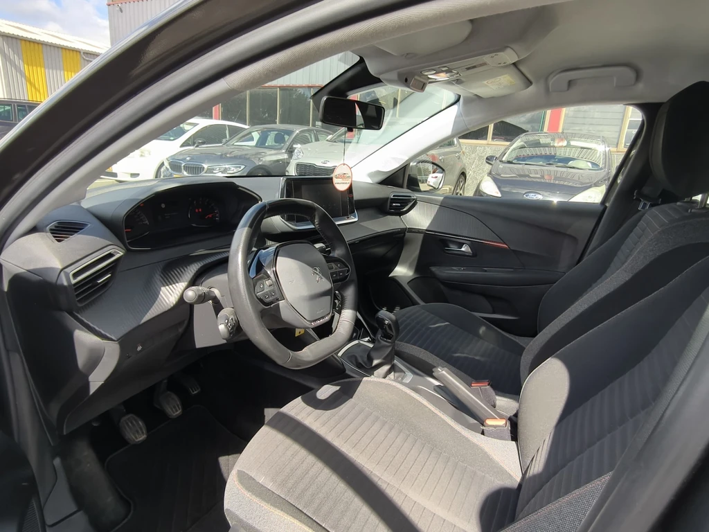 Peugeot 208 – foto 8