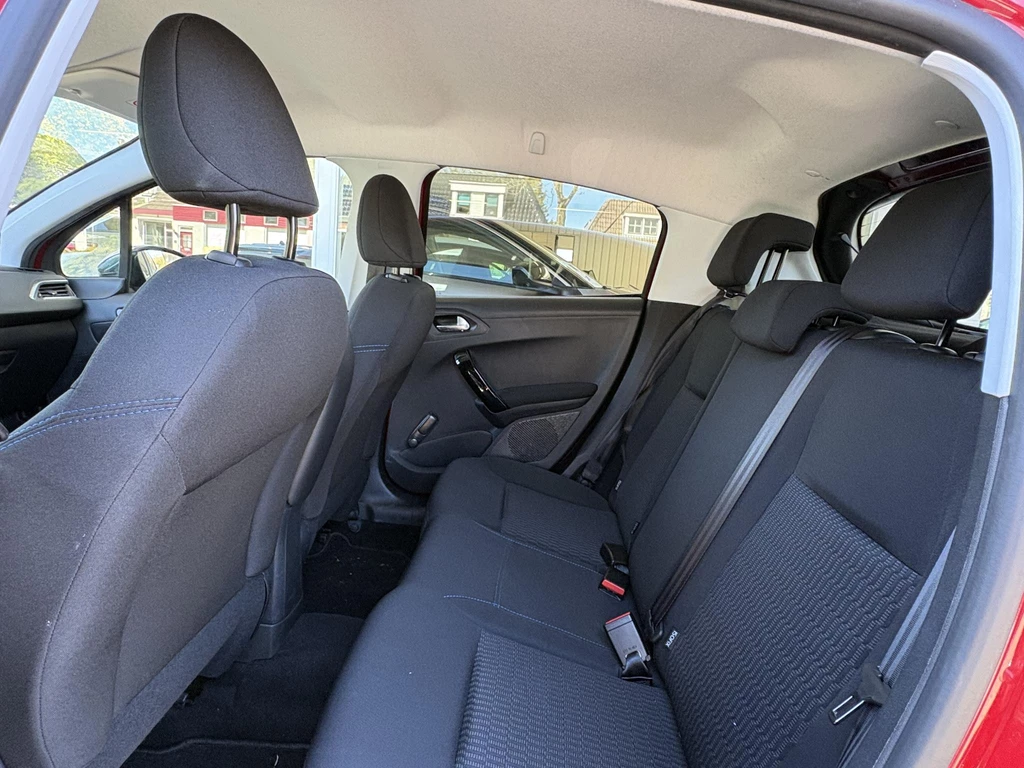 Peugeot 208 – foto 12