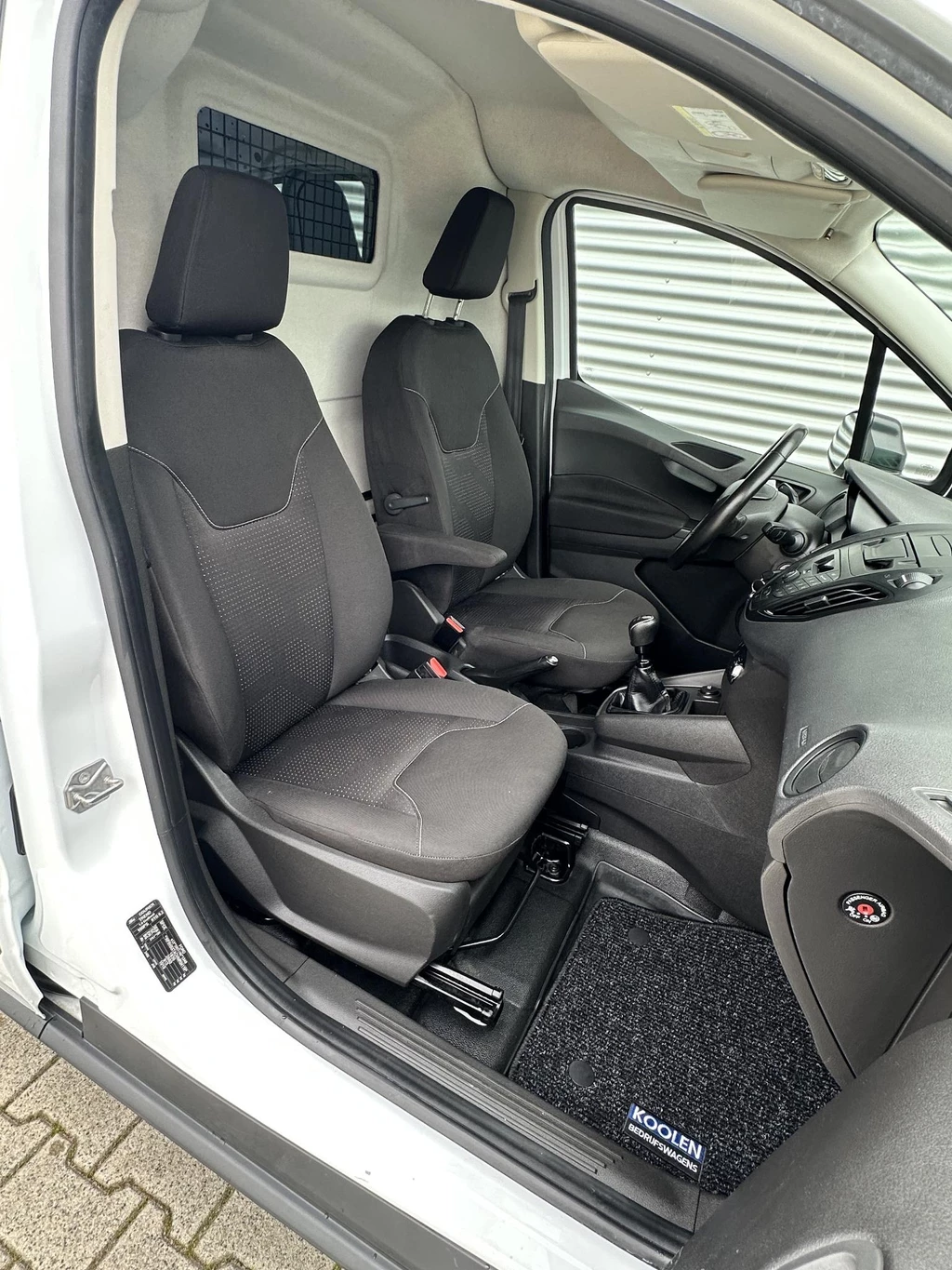 Ford Transit Courier – foto 9