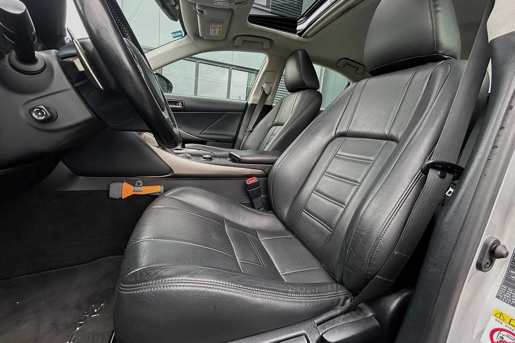 Lexus IS – foto 8