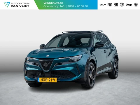 Alfa Romeo Junior 1.2 Turbo 145pk Hybrid Ibrida Q4 | Clima | Camera | Adapt. Cruise | Apple Carplay | Schuif/Kanteldak | BSM | Elektrr. A-Klep | Keyless | 18" | Navi | PDC | Winter Pack