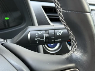 Lexus UX – thumbnail 18