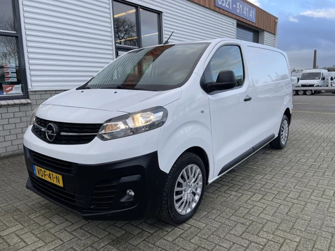 Opel Vivaro 2.0 CDTI 122pk L2H1 Edition / vaste prijs rijklaar € 12.950 ex btw / lease vanaf € 256 / airco / cruise / navi / camera / trekhaak / pdc voor en achter / euro 6 diesel !