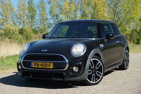 Mini Mini 1.5 Cooper Business | Midnight Black Metallic | Nav/Cruise/Clima/PDC - Gaaf!