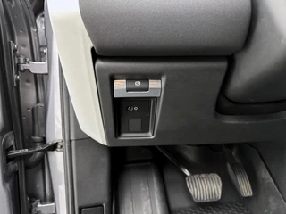 Land Rover Defender – thumbnail 35