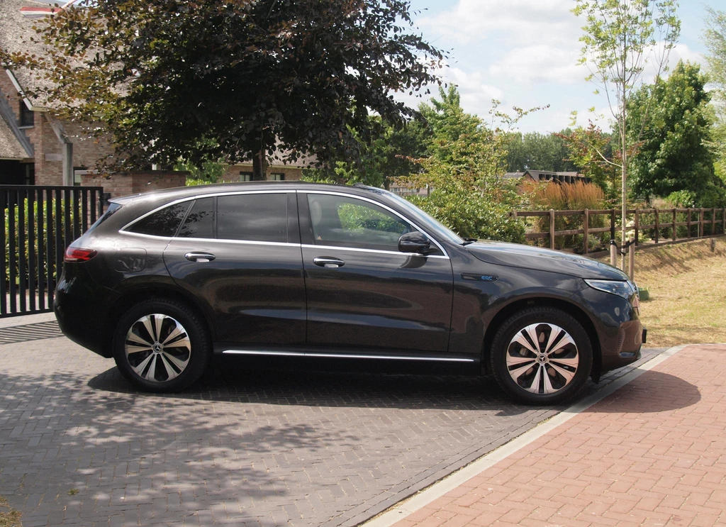 Mercedes-Benz EQC – foto 7