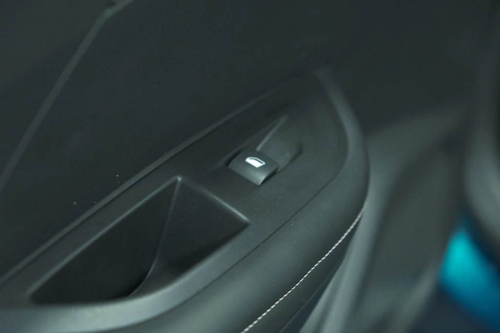 Peugeot e-2008 – foto 27