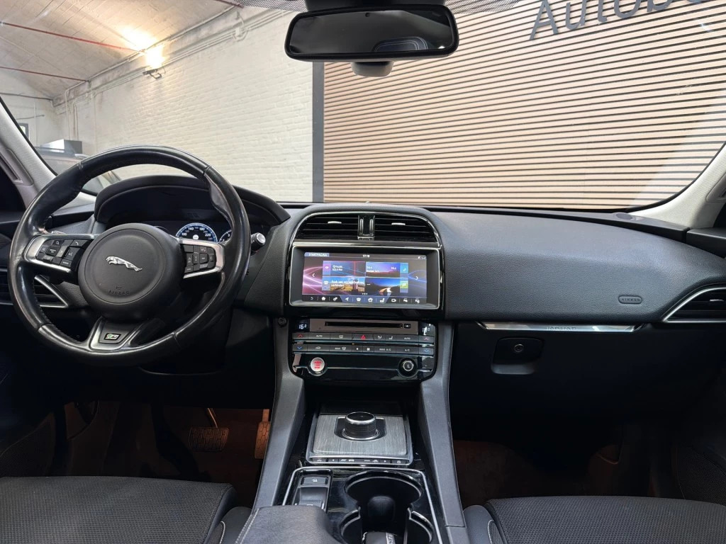 Jaguar F-PACE – foto 14
