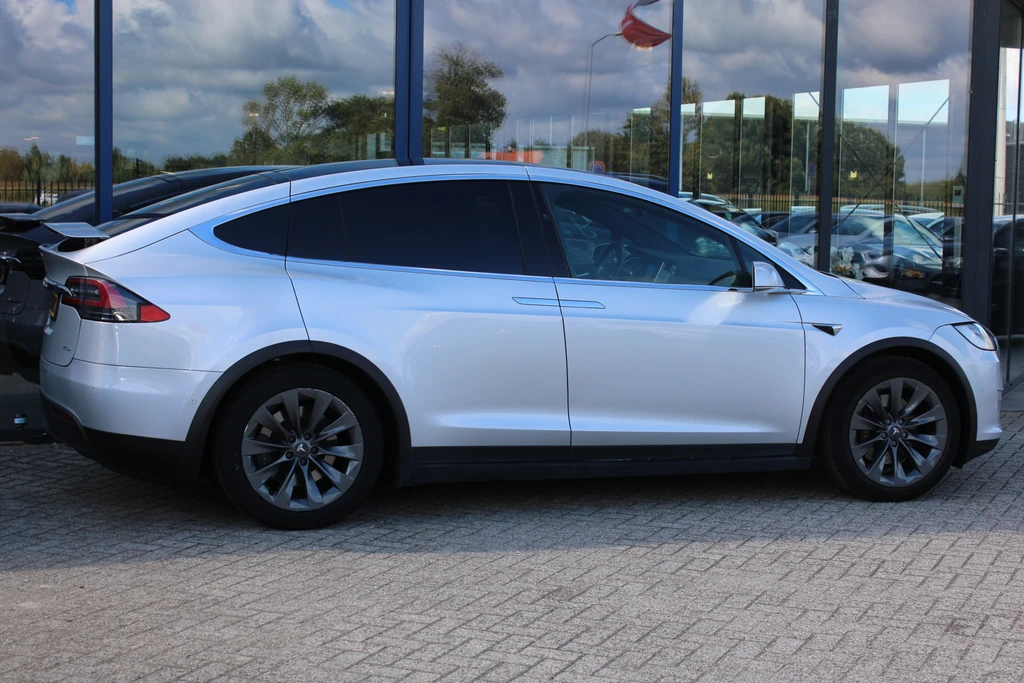 Tesla Model X – foto 10