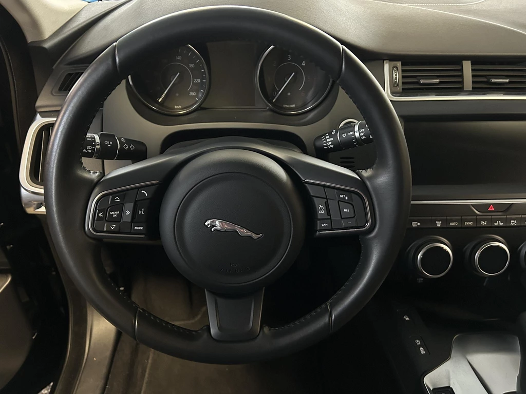 Jaguar E-PACE – foto 13